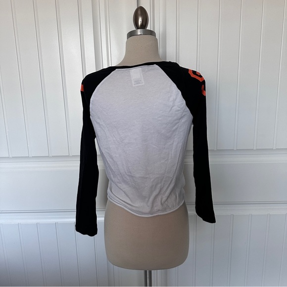 San Francisco Giant's Cropped Graphic Tee - Picture 4 of 6